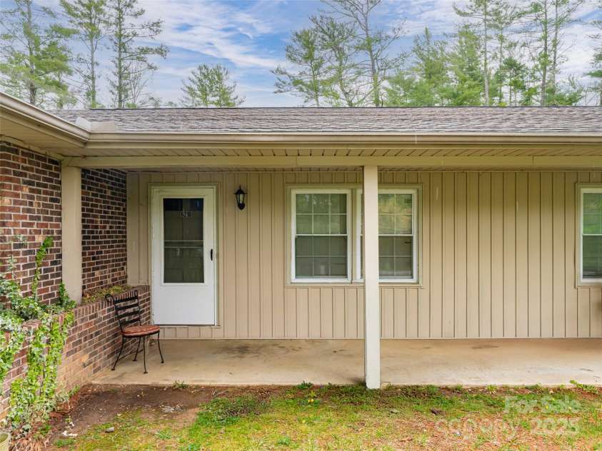 621 A,B,C & 623 Price Road, Hendersonville, NC 28739.  MLS# CAR4246708, YatesRealty ID 1210. 