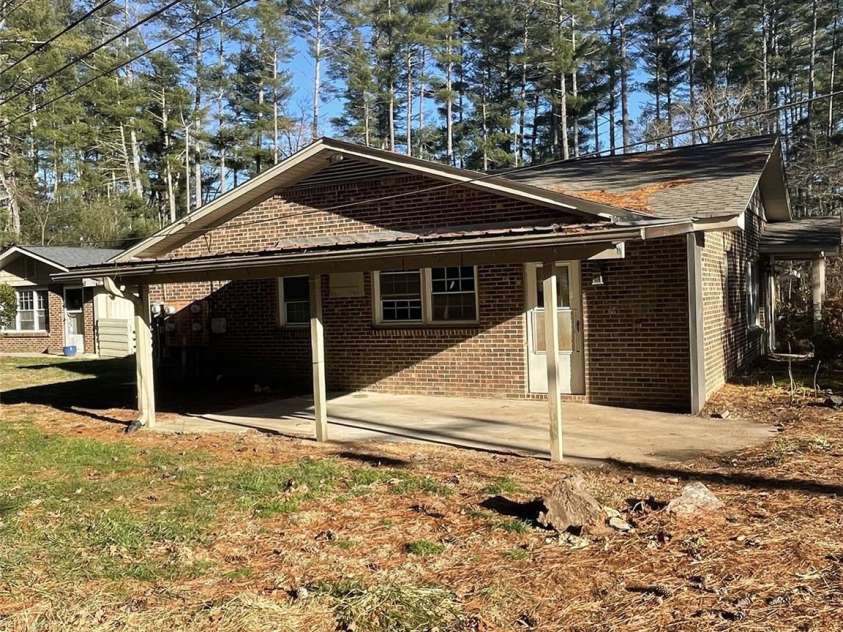 621 A,B,C & 623 Price Road, Hendersonville, NC 28739.  MLS# CAR4246708, YatesRealty ID 1210. 