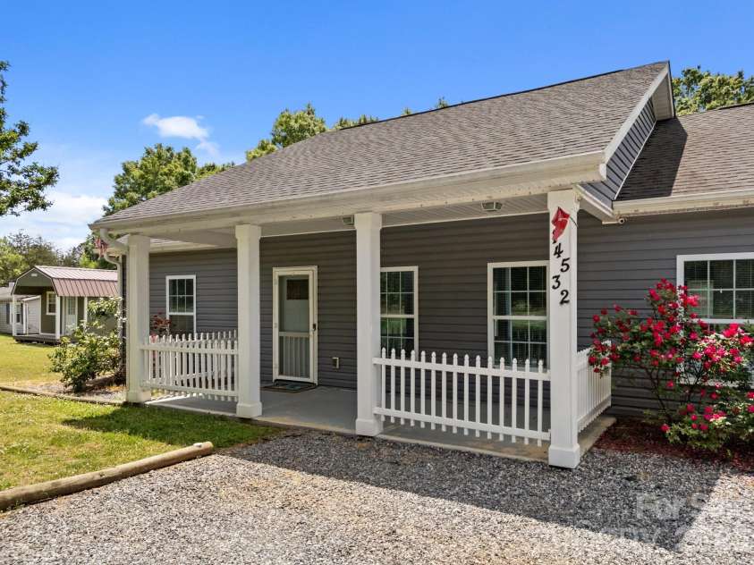 14532 Rocky River Road, Davidson, NC 28036.  MLS# CAR4370083, YatesRealty ID 12100. 