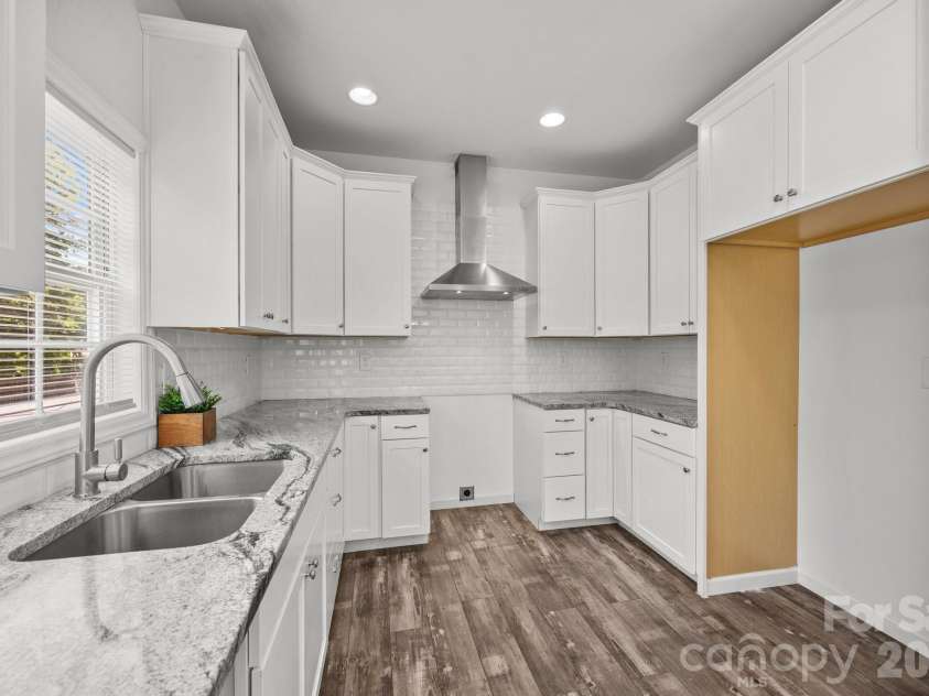 14532 Rocky River Road, Davidson, NC 28036.  MLS# CAR4370083, YatesRealty ID 12100. 