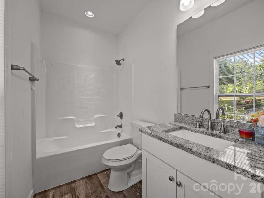 14532 Rocky River Road, Davidson, NC 28036.  MLS# CAR4370083, YatesRealty ID 12100. Full guest bath