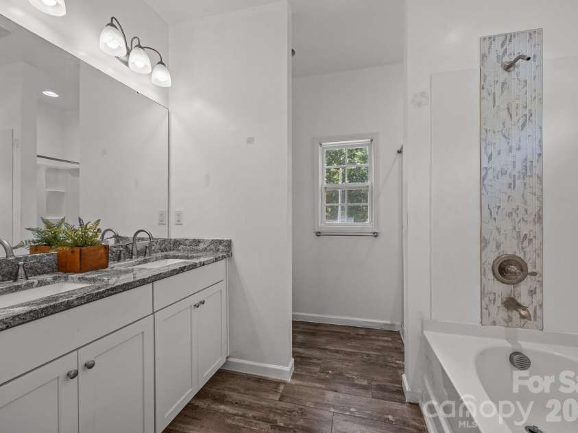 14532 Rocky River Road, Davidson, NC 28036.  MLS# CAR4370083, YatesRealty ID 12100. Primary bath