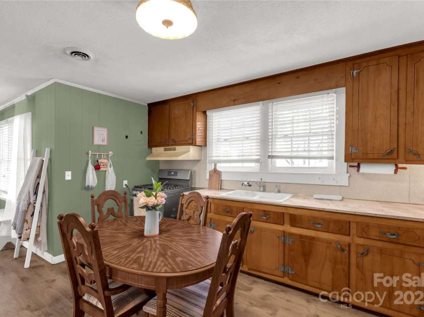 260 Trexler Lane, Rock Hill, SC 29732.  MLS# CAR4240955, YatesRealty ID 12100. Dining area