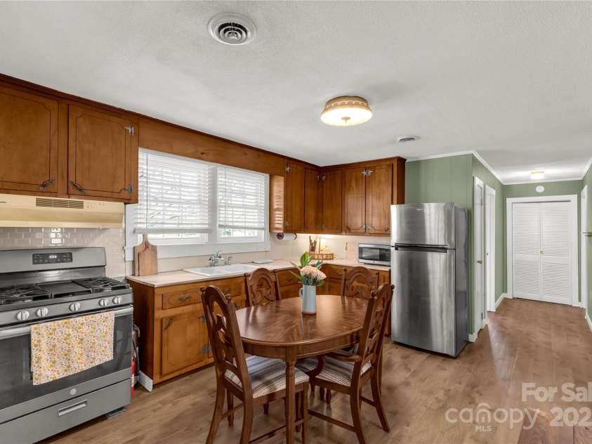 260 Trexler Lane, Rock Hill, SC 29732.  MLS# CAR4240955, YatesRealty ID 12100. Kitchen with updated appliances