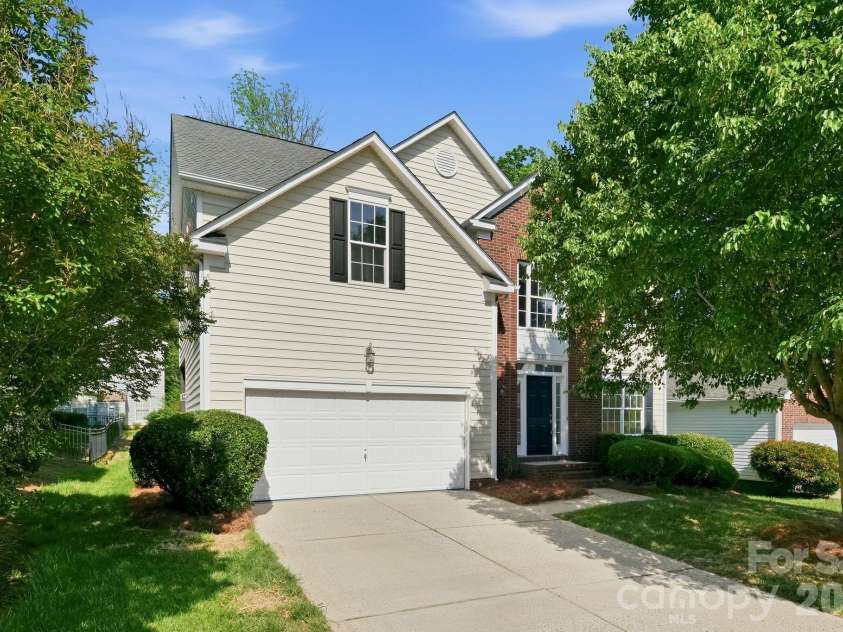 5107 Bentgrass Run Drive, Charlotte, NC 28269.  MLS# CAR4369528, YatesRealty ID 12101. 