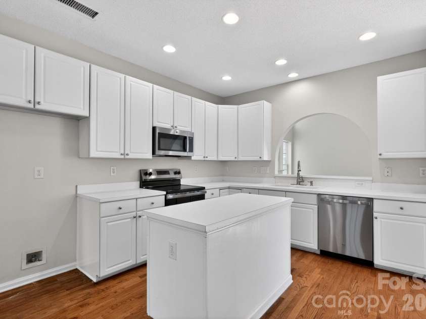 5107 Bentgrass Run Drive, Charlotte, NC 28269.  MLS# CAR4369528, YatesRealty ID 12101. 