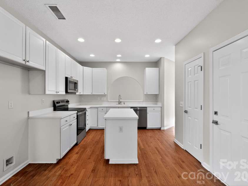 5107 Bentgrass Run Drive, Charlotte, NC 28269.  MLS# CAR4369528, YatesRealty ID 12101. 