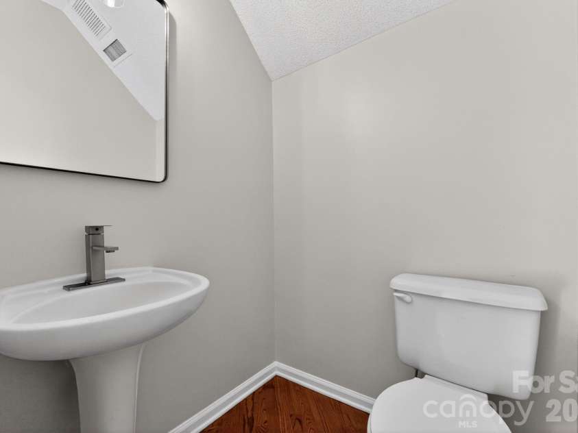 5107 Bentgrass Run Drive, Charlotte, NC 28269.  MLS# CAR4369528, YatesRealty ID 12101. 