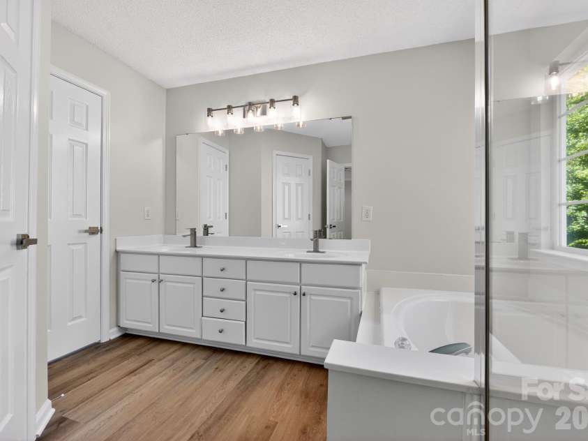 5107 Bentgrass Run Drive, Charlotte, NC 28269.  MLS# CAR4369528, YatesRealty ID 12101. 