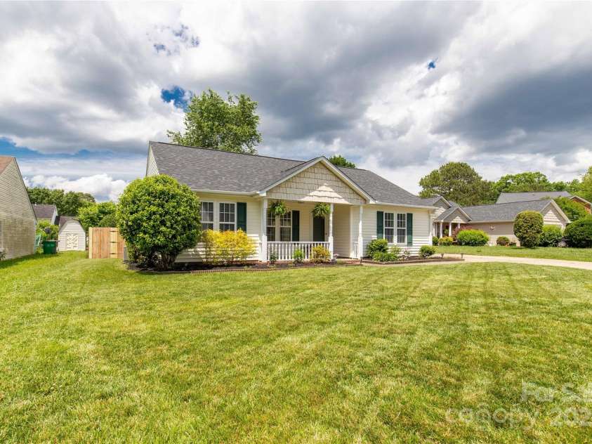 9916 Meadowmead Court, Charlotte, NC 28273.  MLS# CAR4251575, YatesRealty ID 12102. 