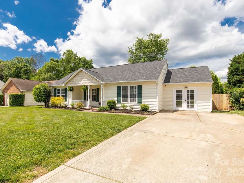 9916 Meadowmead Court, Charlotte, NC 28273.  MLS# CAR4251575, YatesRealty ID 12102. 