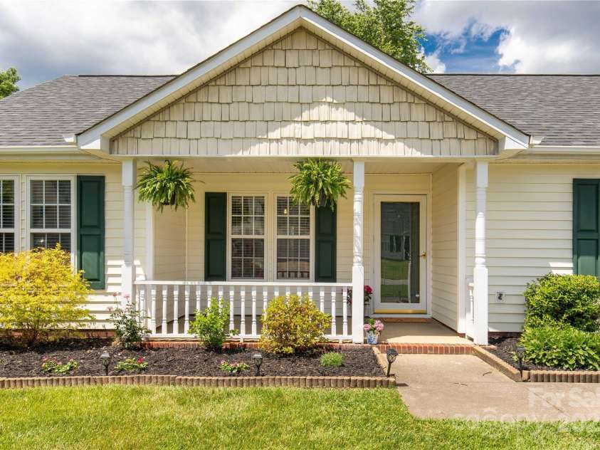 9916 Meadowmead Court, Charlotte, NC 28273.  MLS# CAR4251575, YatesRealty ID 12102. Charming front porch