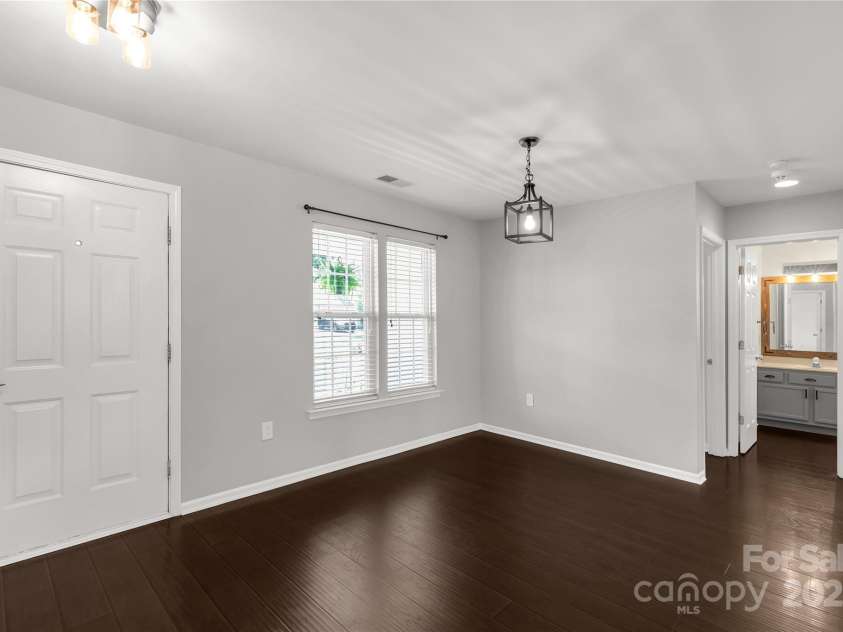 9916 Meadowmead Court, Charlotte, NC 28273.  MLS# CAR4251575, YatesRealty ID 12102. Dining Area