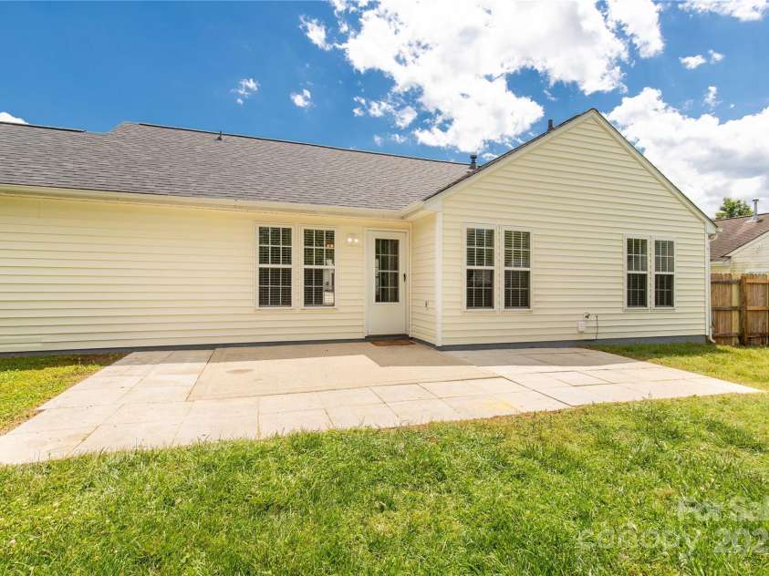 9916 Meadowmead Court, Charlotte, NC 28273.  MLS# CAR4251575, YatesRealty ID 12102. Extended Patio area