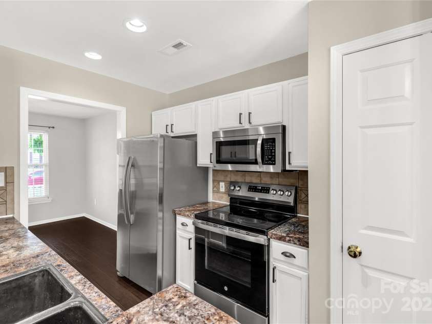 9916 Meadowmead Court, Charlotte, NC 28273.  MLS# CAR4251575, YatesRealty ID 12102. Pantry