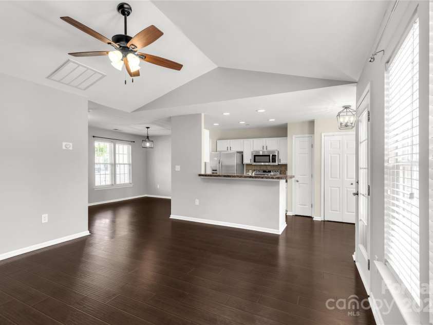 9916 Meadowmead Court, Charlotte, NC 28273.  MLS# CAR4251575, YatesRealty ID 12102. Vaulted Ceiling