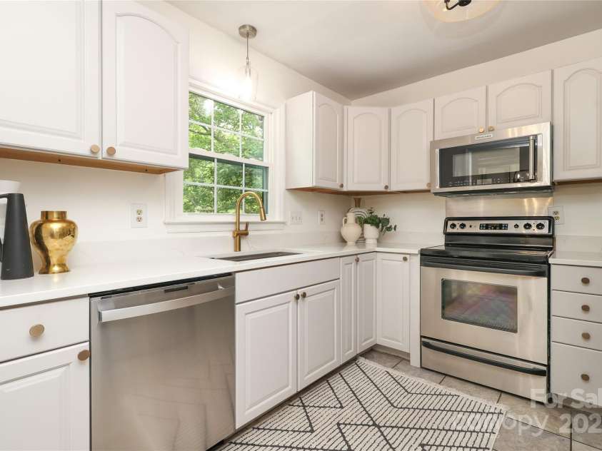 2413 Bergen Court, Charlotte, NC 28210.  MLS# CAR4244644, YatesRealty ID 12103. 