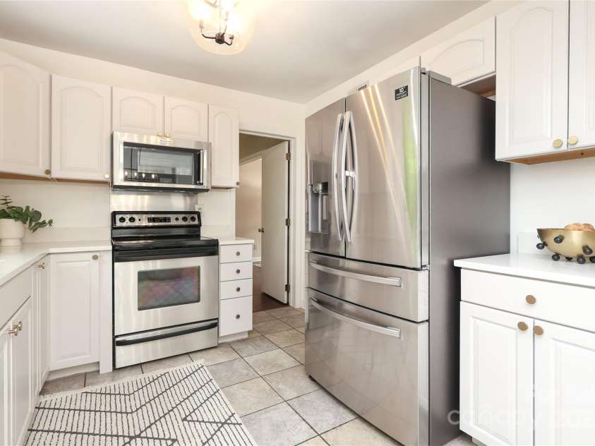 2413 Bergen Court, Charlotte, NC 28210.  MLS# CAR4244644, YatesRealty ID 12103. 