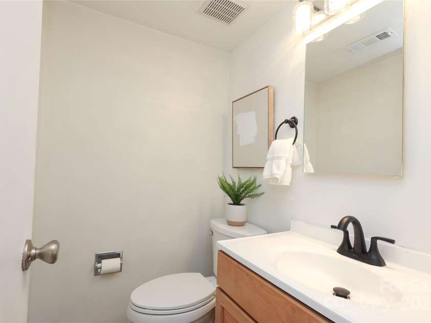 2413 Bergen Court, Charlotte, NC 28210.  MLS# CAR4244644, YatesRealty ID 12103. 