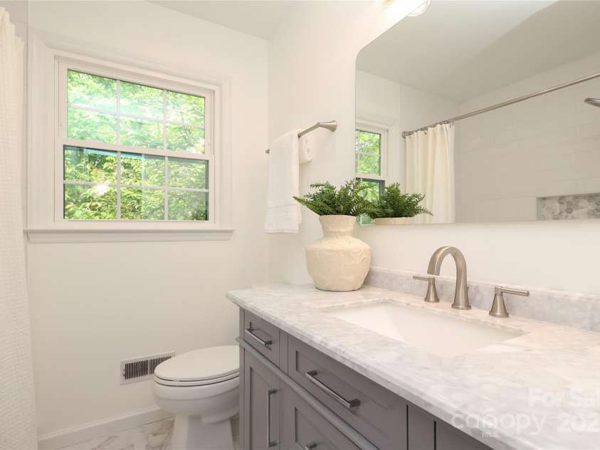 2413 Bergen Court, Charlotte, NC 28210.  MLS# CAR4244644, YatesRealty ID 12103. 