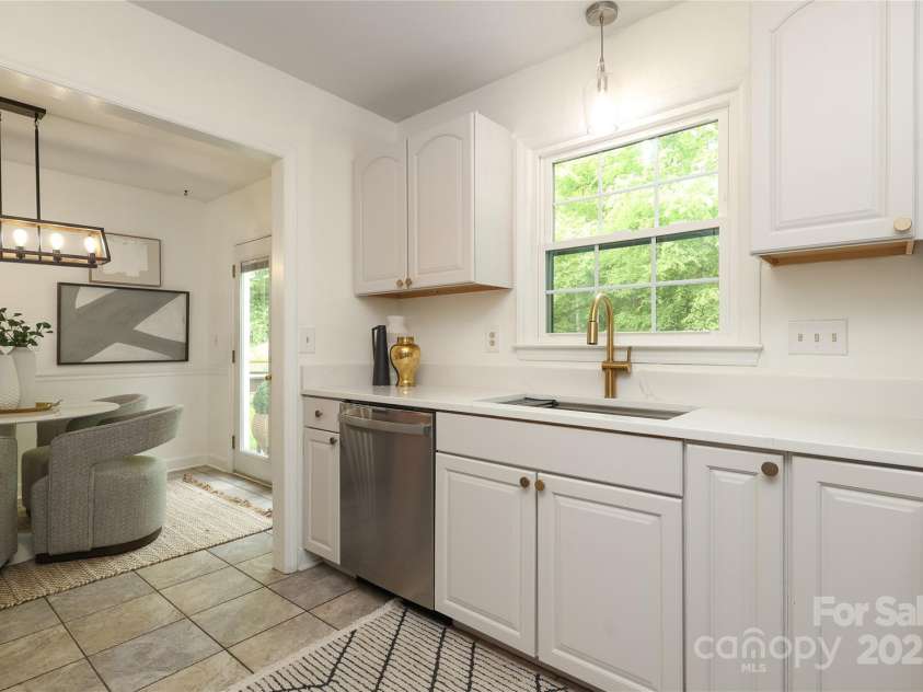 2413 Bergen Court, Charlotte, NC 28210.  MLS# CAR4244644, YatesRealty ID 12103. 