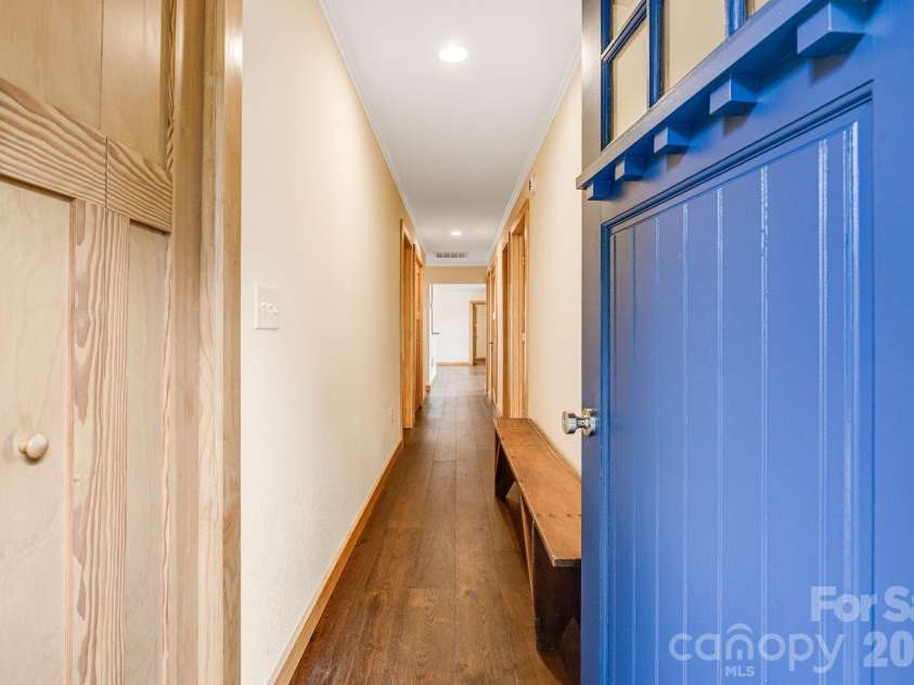 55 Glade Lane, Black Mountain, NC 28711.  MLS# CAR4369029, YatesRealty ID 12105. Entryway