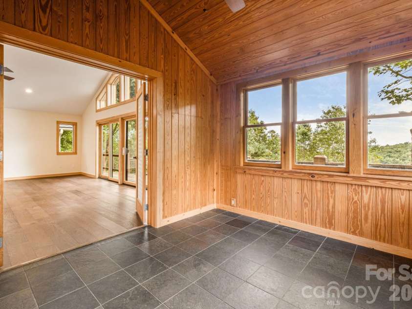55 Glade Lane, Black Mountain, NC 28711.  MLS# CAR4369029, YatesRealty ID 12105. Flex Space off Living Room