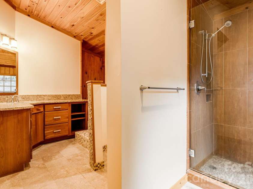 55 Glade Lane, Black Mountain, NC 28711.  MLS# CAR4369029, YatesRealty ID 12105. Spa-Like Primary Bath
