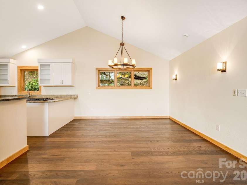 55 Glade Lane, Black Mountain, NC 28711.  MLS# CAR4369029, YatesRealty ID 12105. Vaulted Ceilings