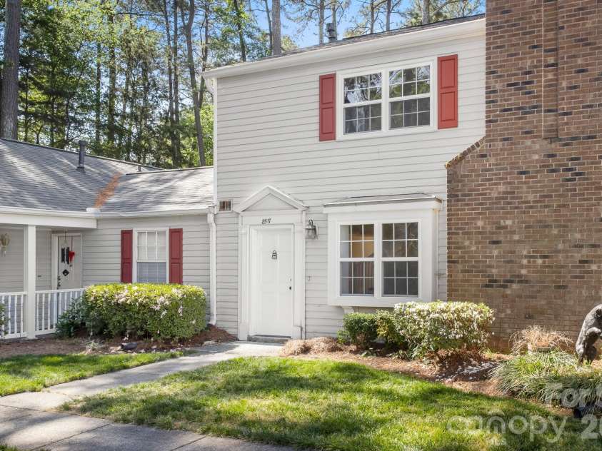 8517 Castle Pine Court, Charlotte, NC 28226.  MLS# CAR4369811, YatesRealty ID 12106. 