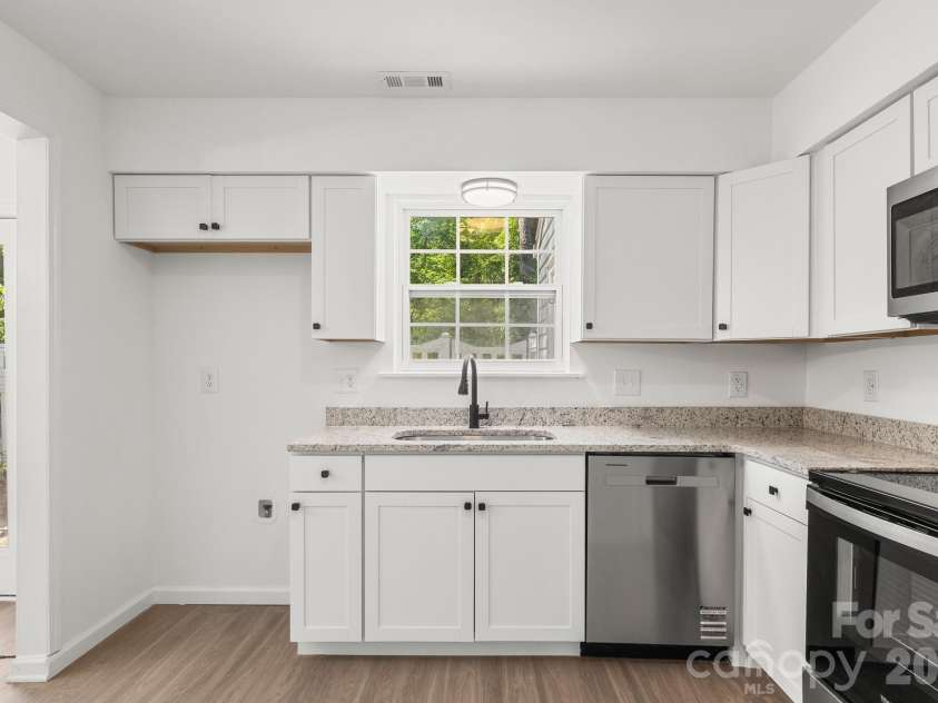 8517 Castle Pine Court, Charlotte, NC 28226.  MLS# CAR4369811, YatesRealty ID 12106. 