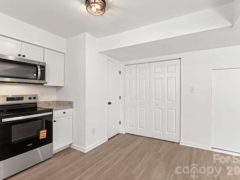 8517 Castle Pine Court, Charlotte, NC 28226.  MLS# CAR4369811, YatesRealty ID 12106. 