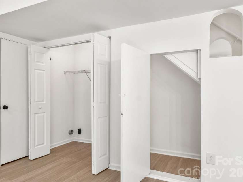 8517 Castle Pine Court, Charlotte, NC 28226.  MLS# CAR4369811, YatesRealty ID 12106. 