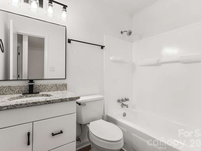8517 Castle Pine Court, Charlotte, NC 28226.  MLS# CAR4369811, YatesRealty ID 12106. 