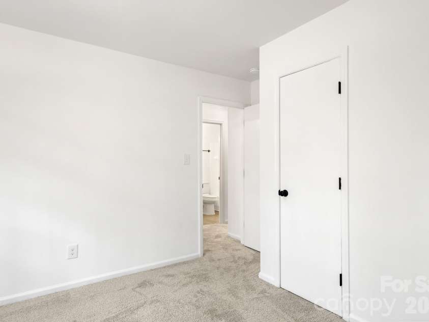 8517 Castle Pine Court, Charlotte, NC 28226.  MLS# CAR4369811, YatesRealty ID 12106. 