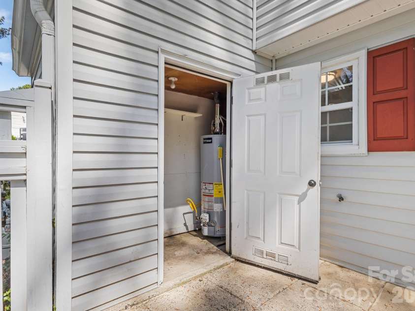 8517 Castle Pine Court, Charlotte, NC 28226.  MLS# CAR4369811, YatesRealty ID 12106. 