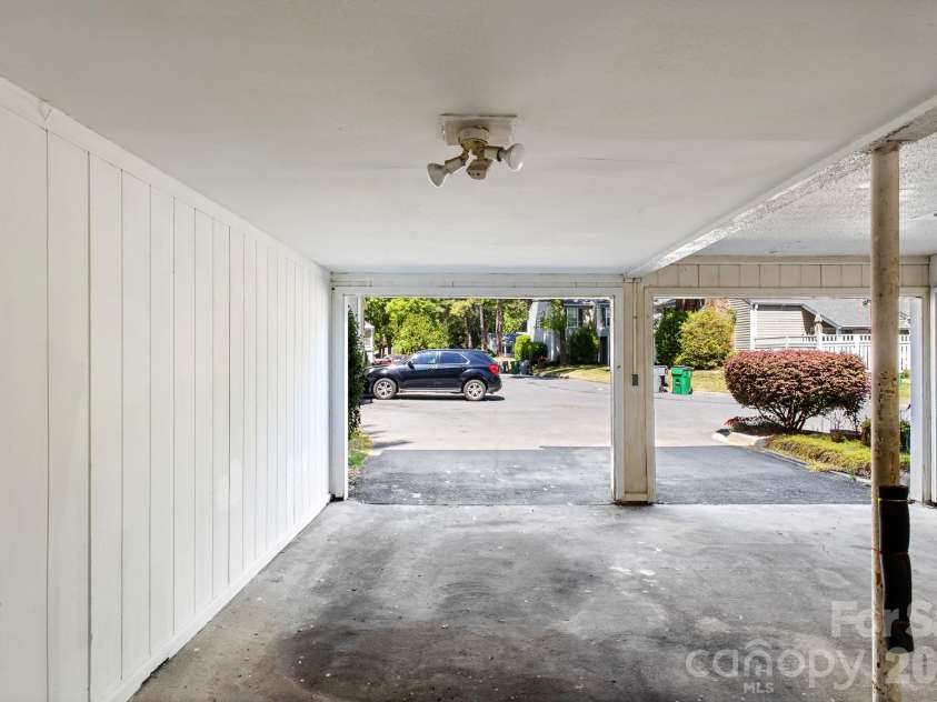 8517 Castle Pine Court, Charlotte, NC 28226.  MLS# CAR4369811, YatesRealty ID 12106. 