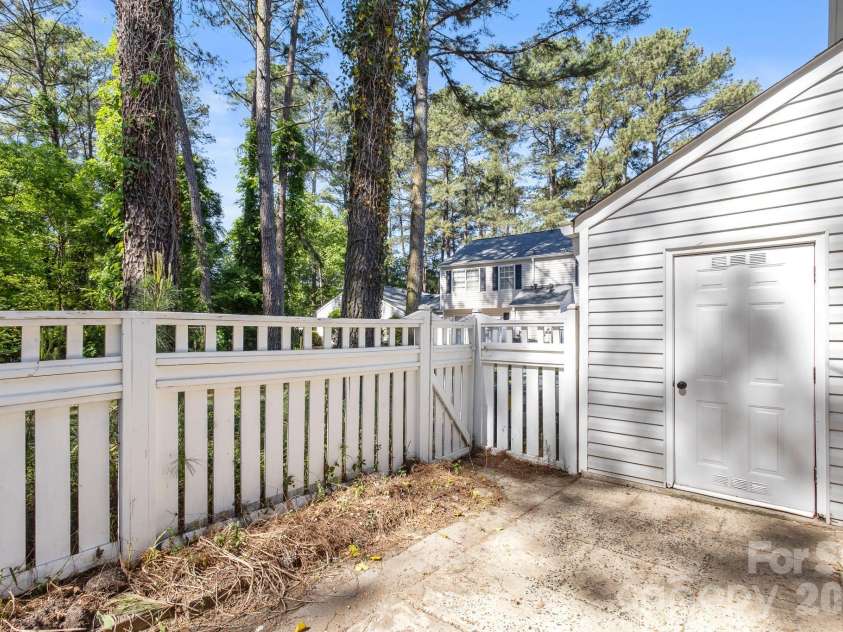 8517 Castle Pine Court, Charlotte, NC 28226.  MLS# CAR4369811, YatesRealty ID 12106. 