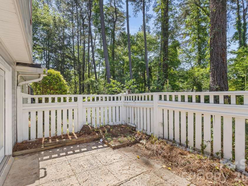 8517 Castle Pine Court, Charlotte, NC 28226.  MLS# CAR4369811, YatesRealty ID 12106. 