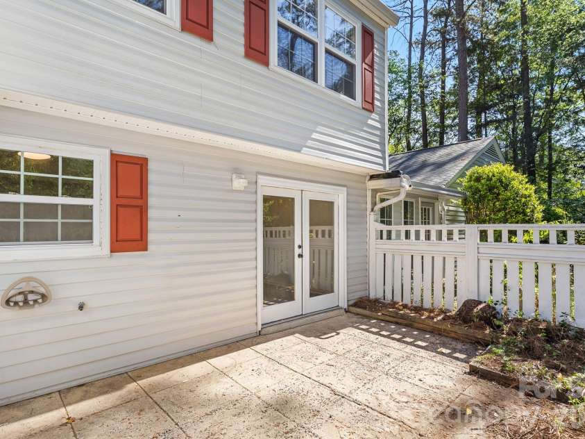 8517 Castle Pine Court, Charlotte, NC 28226.  MLS# CAR4369811, YatesRealty ID 12106. 