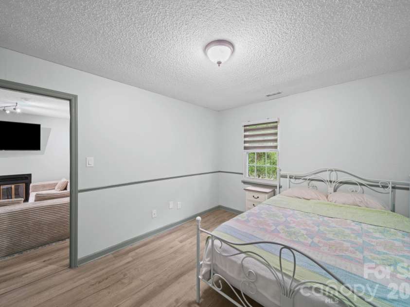 503 Gooseneck Drive, Cary, NC 27513.  MLS# CAR4369487, YatesRealty ID 12107. Primary Bedroom