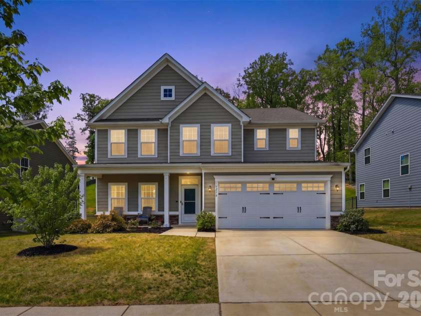 10258 Paper Birch Drive, Charlotte, NC 28215.  MLS# CAR4370011, YatesRealty ID 12108. 