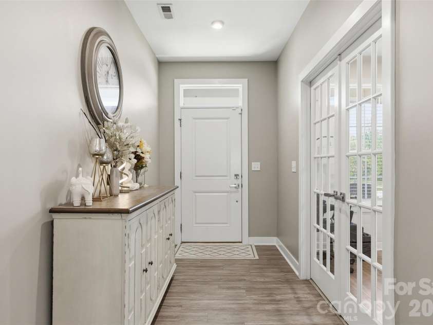 10258 Paper Birch Drive, Charlotte, NC 28215.  MLS# CAR4370011, YatesRealty ID 12108. 