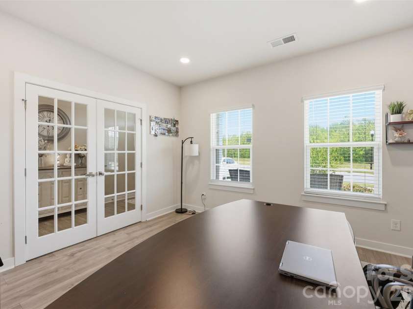 10258 Paper Birch Drive, Charlotte, NC 28215.  MLS# CAR4370011, YatesRealty ID 12108. 