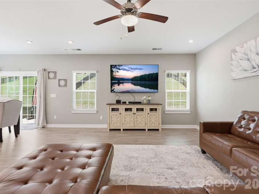 10258 Paper Birch Drive, Charlotte, NC 28215.  MLS# CAR4370011, YatesRealty ID 12108. 