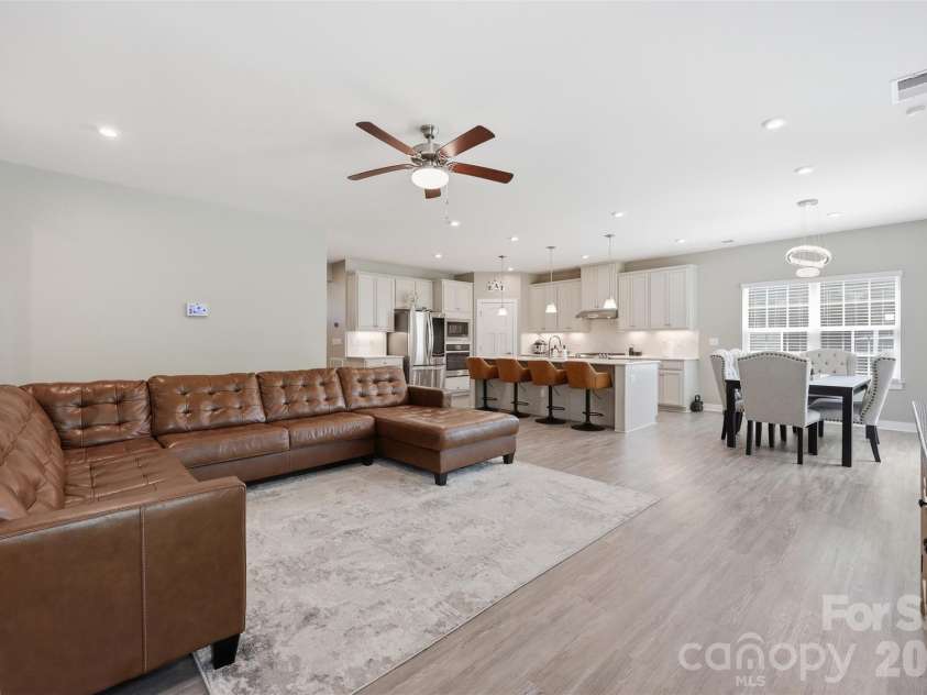 10258 Paper Birch Drive, Charlotte, NC 28215.  MLS# CAR4370011, YatesRealty ID 12108. 