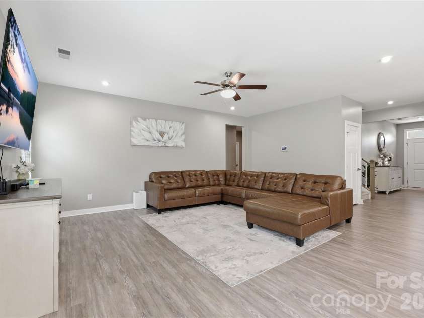 10258 Paper Birch Drive, Charlotte, NC 28215.  MLS# CAR4370011, YatesRealty ID 12108. 