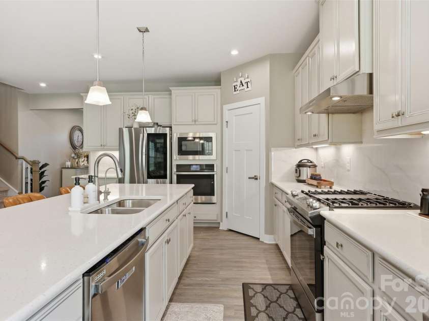 10258 Paper Birch Drive, Charlotte, NC 28215.  MLS# CAR4370011, YatesRealty ID 12108. 