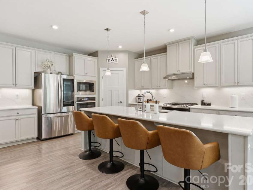 10258 Paper Birch Drive, Charlotte, NC 28215.  MLS# CAR4370011, YatesRealty ID 12108. 