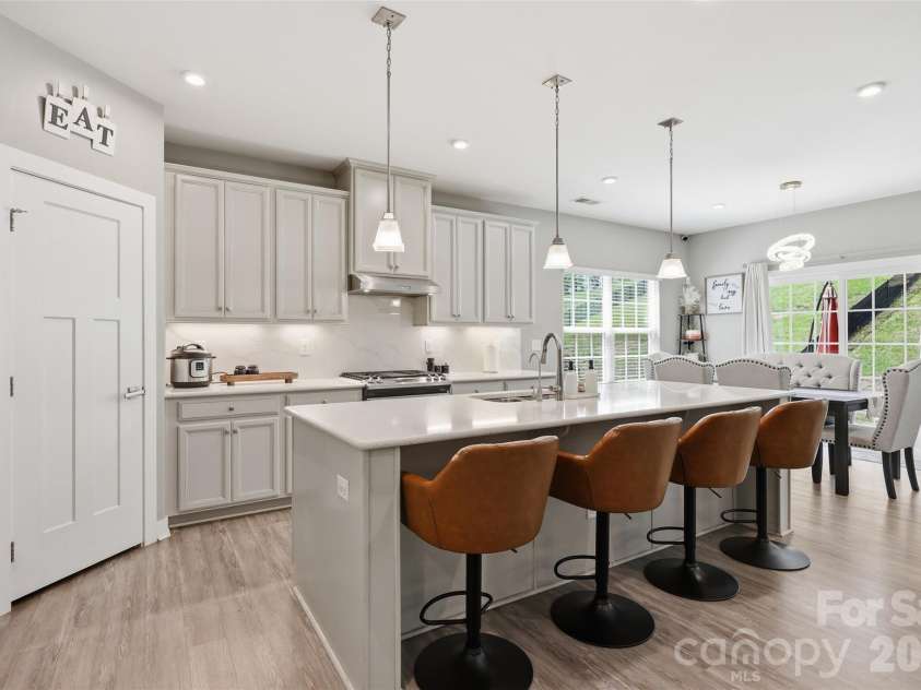 10258 Paper Birch Drive, Charlotte, NC 28215.  MLS# CAR4370011, YatesRealty ID 12108. 